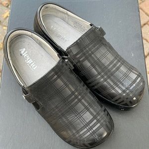 Black comfortable shoe